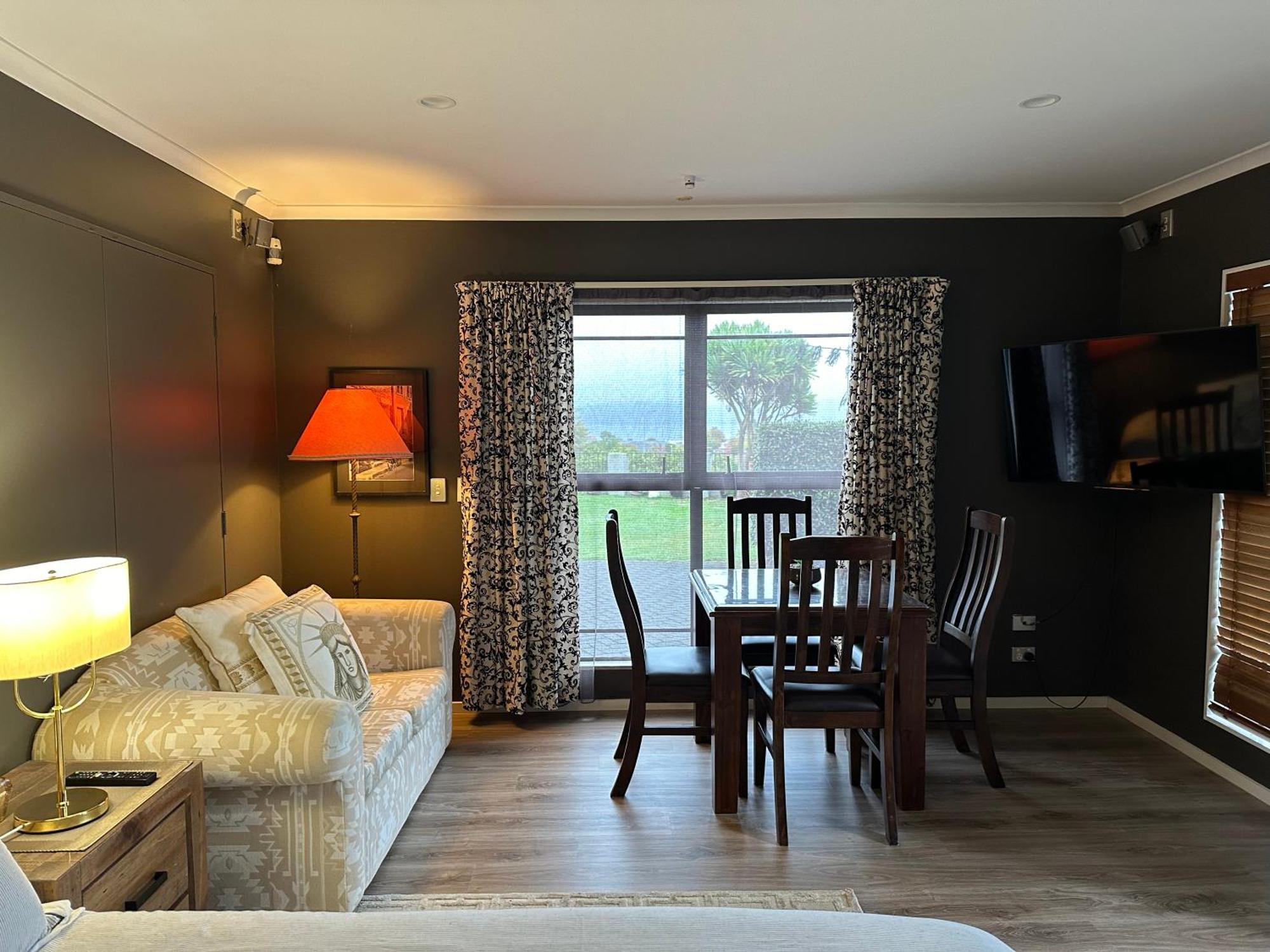 Lakeview Holiday Hideaway Taupo Eksteriør billede