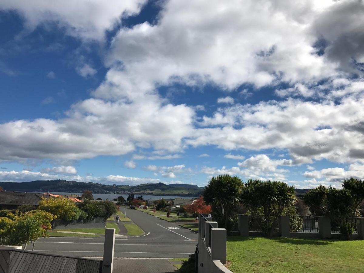 Lakeview Holiday Hideaway Taupo Eksteriør billede